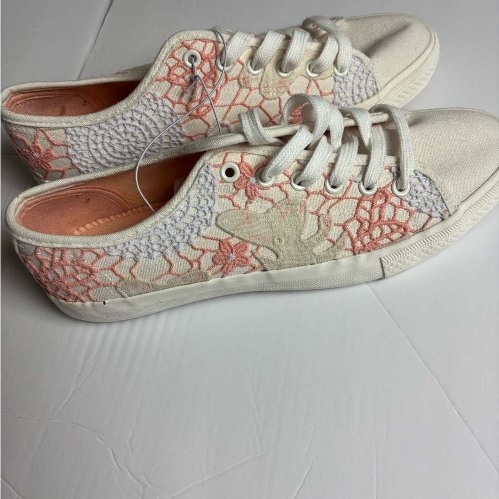 Floral Lace Canvas Sneakers in Cream and Pink